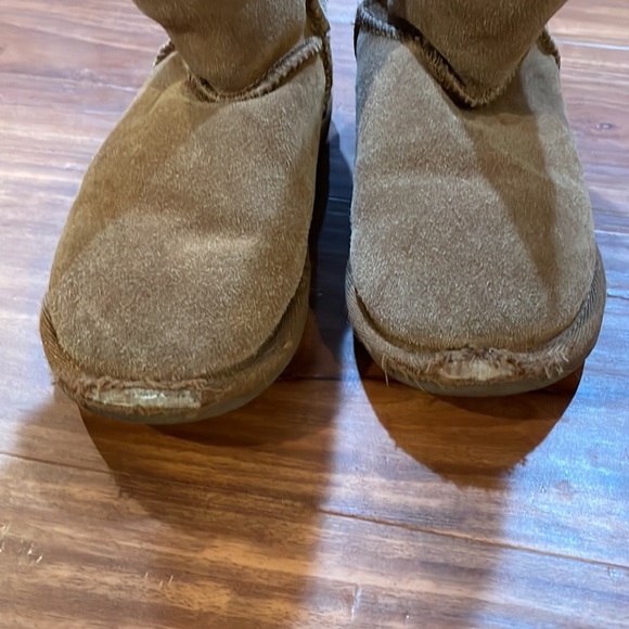 Fuzzy EMU boots - Picture 3 of 5